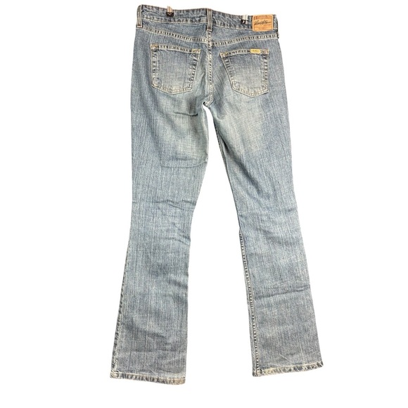 EUC Levi's Light Blue Women's Low-Rise Stretch Boot Cut Jeans Sz 4 - Picture 2 of 10